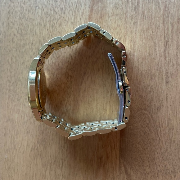 Gucci Watch 5400 L, 27mm, 18k Gold Plated Bezel, Black Dial, Swiss Made. Women’s - Picture 4 of 11